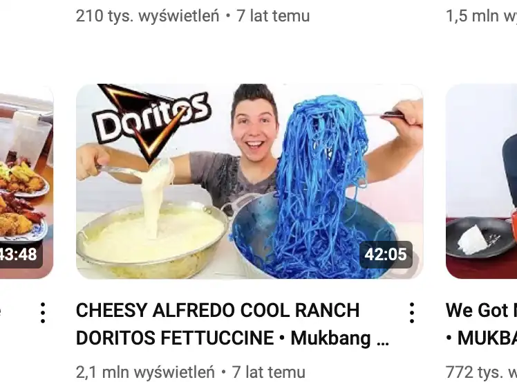 Miniaturki z jedzeniem na kanale Nikocado Avocado